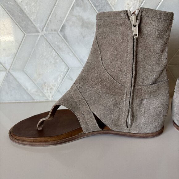 Artisan by Zigi 8 Gladiator Sandal Gray Grey Taupe Suede Frills Zipper Aldonza - Picture 3 of 8